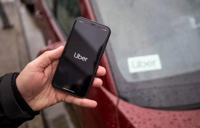 Halifax
      eyes
      new
      rules
      to
      'level
      playing
      field'
      between
      taxis,
      ride-hailing
      companies