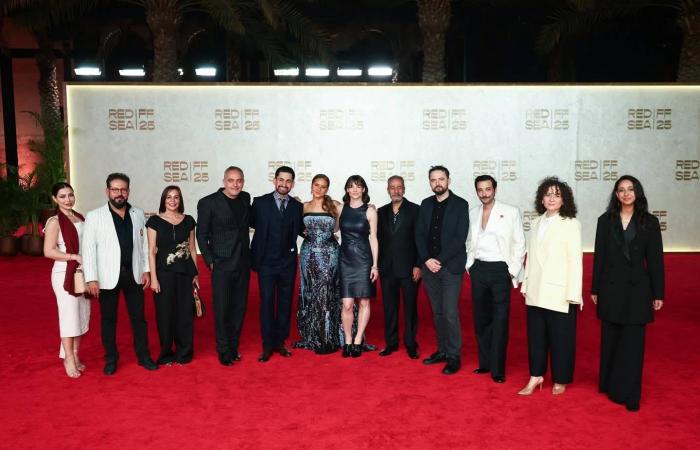 أبو
      بكر
      شوقي
      يعود
      بفيلم
      يتتبَّع
      مصر
      من
      الهزيمة
      إلى
      التحوّلات
      الكبرى