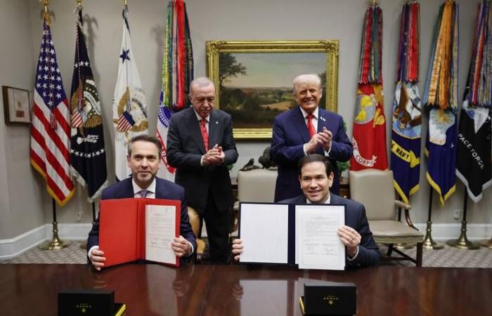 قبرص
      تطلق
      عملية
      بحث
      عن
      يخت
      مفقود
      أبحر
      من
      إسرائيل