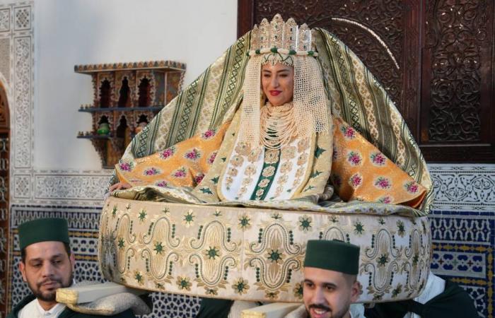 القفطان
      المغربي
      على
      قائمة
      «اليونيسكو»...
      اعتراف
      دولي
      بتراث
      عابر
      للحدود