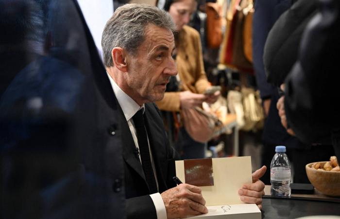 «يوميات
      سجين»
      يكشف
      عن
      العالم
      الخفيّ
      داخل
      زنزانة
      ساركوزي