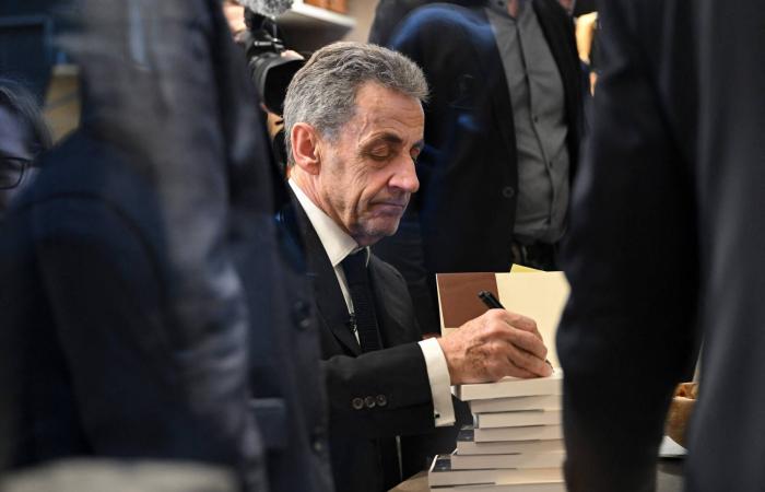 «يوميات
      سجين»
      يكشف
      عن
      العالم
      الخفيّ
      داخل
      زنزانة
      ساركوزي