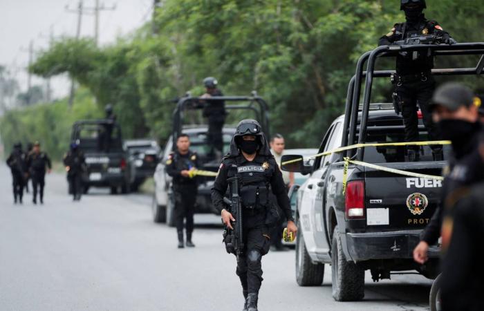 بيترو
      يضغط
      على
      مادورو...
      ويدعو
      لعفو
      عام
      وحكومة
      انتقالية
      في
      فنزويلا