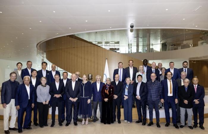 رئيس اللجنة الأولمبية القطرية يشارك في القمة الأولمبية