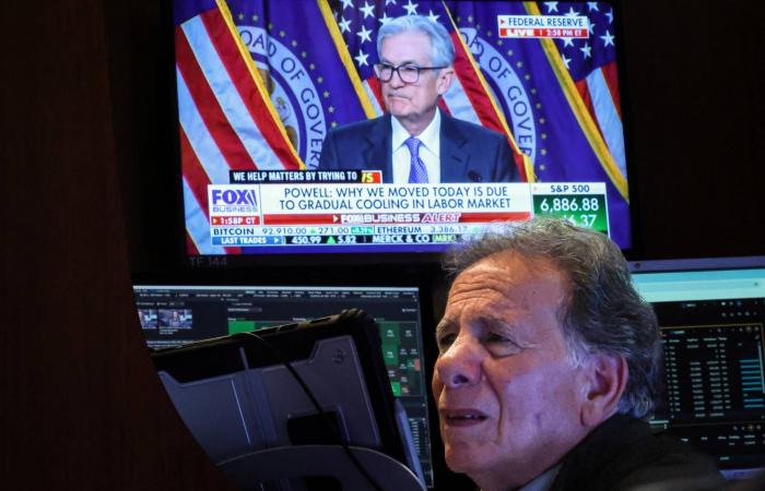 «الفيدرالي»
      قد
      «يحجب»
      خفض
      الفائدة
      عن
      ترمب...
      لكنه
      يرسم
      رؤية
      إيجابية
      لاقتصاد
      2026