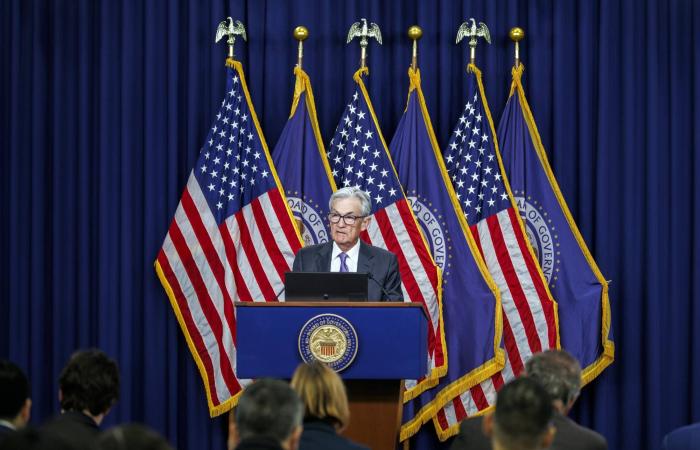 تحول
      مفاجئ...
      «الفيدرالي»
      يعكس
      مساره
      ويستأنف
      شراء
      سندات
      بـ40
      مليار
      دولار