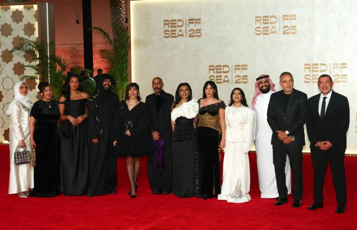 «مسألة
      حياة
      أو
      موت»...
      حين
      يضع
      الحبّ
      يده
      على
      حافة
      العبث