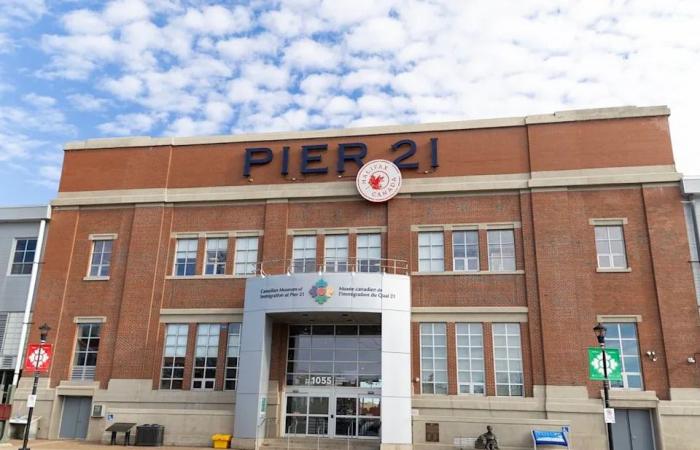 Halifax
      museum
      CEO
      steps
      down
      after
      report
      of
      her
      calling
      employees
      'sluts'