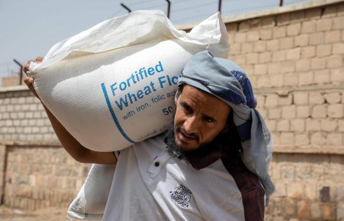 العليمي
      يشيد
      بدور
      السعودية
      لإنهاء
      التوتر
      شرق
      اليمن