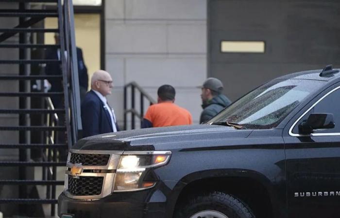 Convicted
      human
      smuggler
      wants
      to
      self-represent
      in
      appeal,
      questions
      lawyer's
      conduct