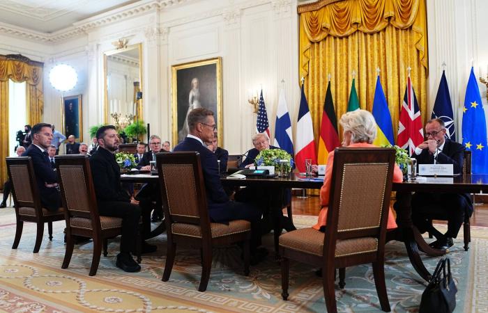 تقرير:
      أوكرانيا
      ستنضم
      للاتحاد
      الأوروبي
      عام
      2027
      في
      إطار
      مسودة
      مقترح
      سلام