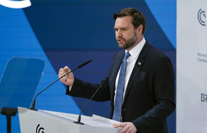 تقرير:
      أوكرانيا
      ستنضم
      للاتحاد
      الأوروبي
      عام
      2027
      في
      إطار
      مسودة
      مقترح
      سلام