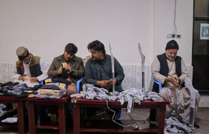 أفغانستان:
      ناجٍ
      من
      شلل
      الأطفال
      يؤسس
      مصنع
      جوارب
      يمنح
      الأمل
      بتوظيف
      ذوي
      الإعاقة