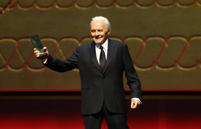 «البحر
      الأحمر»...
      ليلة
      تتويج
      تؤكد
      مكانته
      جسراً
      عالمياً
      للسينما