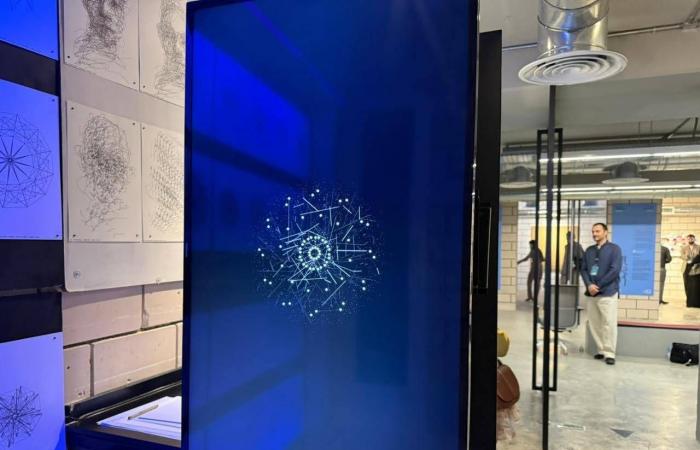 الإيطالي
      ماركو
      كونتي
      يُحوّل
      رحلته
      الشخصية
      إلى
      فنّ
      بصري
      متحرّك
      بالرياض