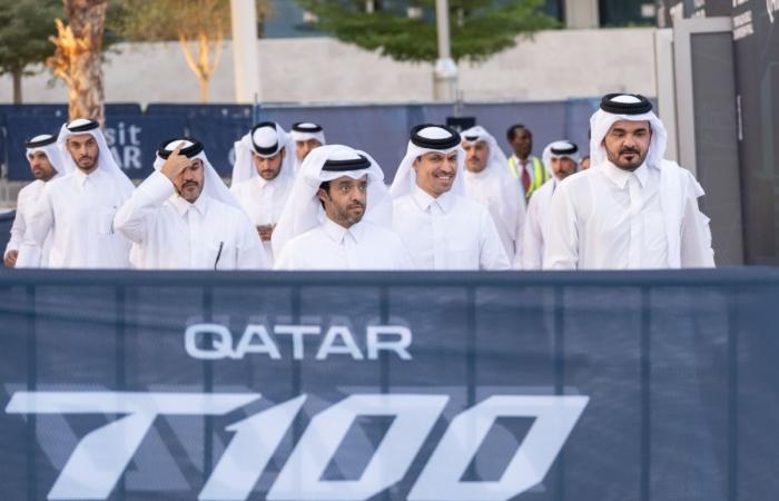  رئيس اللجنة الأولمبية القطرية يتوج الفائزين في بطولة العالم للترايثلون T100