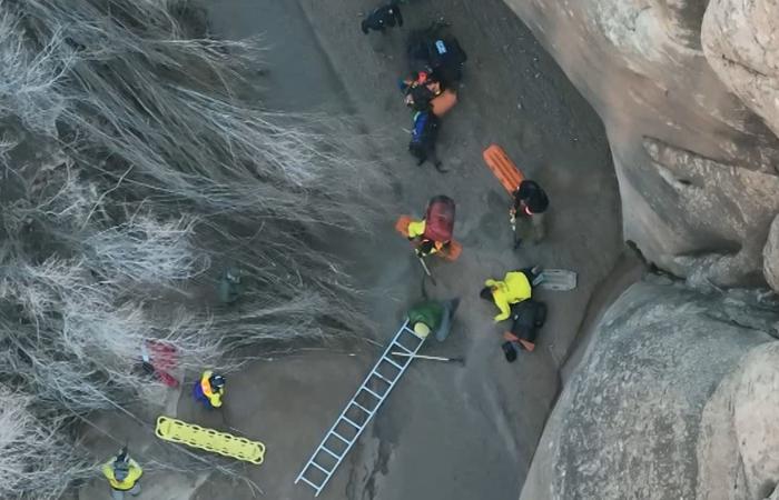 شاهد ما حدث لمتسلق جبال متمرس عندما علق وحيدًا في الرمال المتحركة