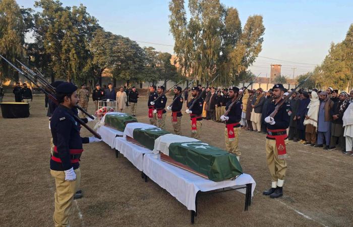 مقتل
      معلمتين
      بإطلاق
      نار
      نفّذه
      مسلحون
      مجهولون
      شمال
      غرب
      باكستان