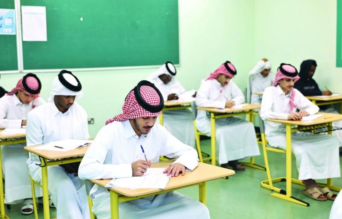 «إنجليزية الثانوية» سهلة ومتوافقة مع نماذج الاختبارات