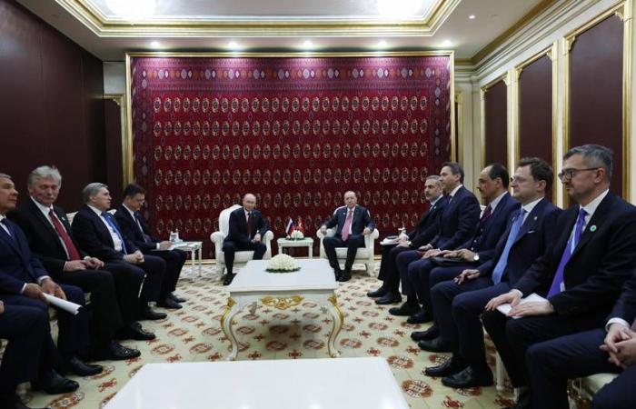 زيلينسكي:
      بدء
      سريان
      عقوبات
      ضد
      نحو
      700
      سفينة
      «تستخدمها
      روسيا
      لتمويل
      الحرب»