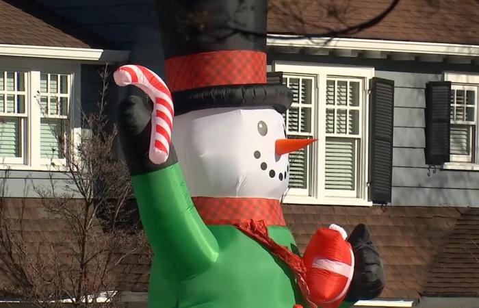 زينة العيد في حي بنيوجيرسي.. رجال ثلج عمالقة تجمع بين البهجة ودعم المجتمع