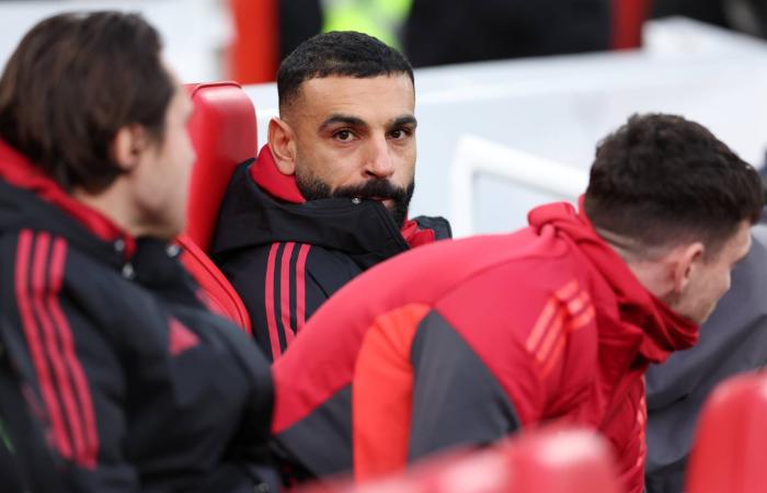 ماذا
      يحدث
      عندما
      يعلن
      نجم
      كرة
      القدم
      الحرب
      على
      ناديه؟