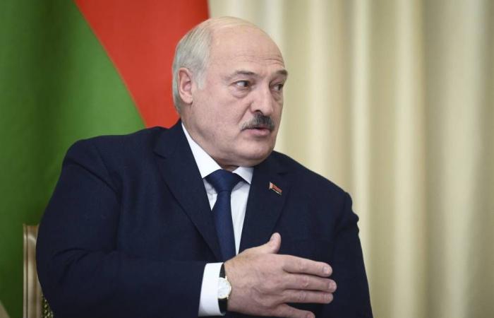 ألمانيا:
      احتجاز
      5
      أشخاص
      بتهمة
      التخطيط
      لهجوم
      على
      سوق
      لعيد
      الميلاد