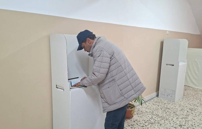 شرق
      ليبيا
      يصوّت
      في
      انتخابات
      9
      مجالس
      بلدية
      مؤجَّلة