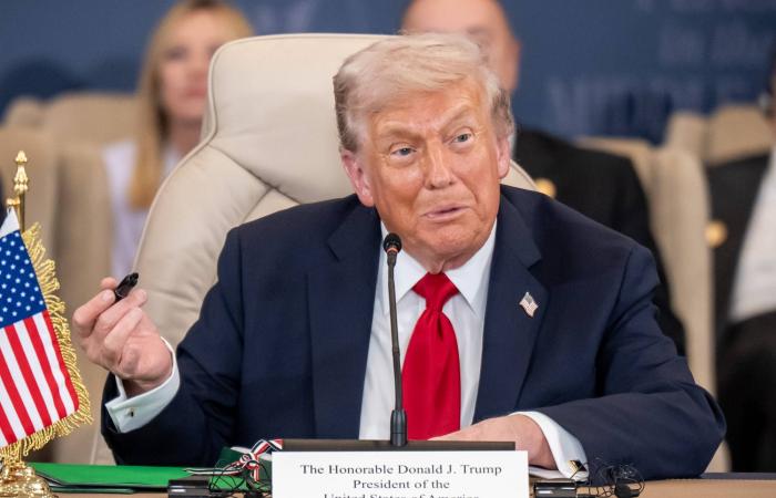 ألمانيا:
      احتجاز
      5
      أشخاص
      بتهمة
      التخطيط
      لهجوم
      على
      سوق
      لعيد
      الميلاد