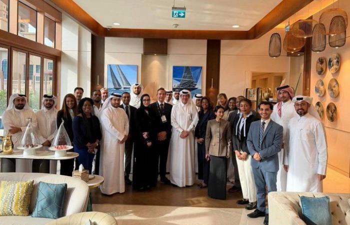 وزير الدولة لشؤون التجارة الخارجية يجتمع مع وفد من الشركات الأمريكية المتخصصة في الذكاء الاصطناعي