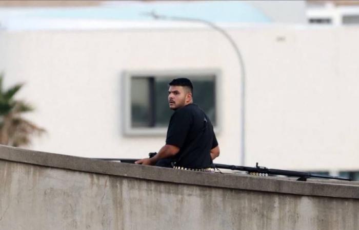 الأستراليون
      يمجدون
      بطولته...
      «أحمد»
      يشتبك
      مع
      أحد
      المهاجمين
      وينتزع
      سلاحه