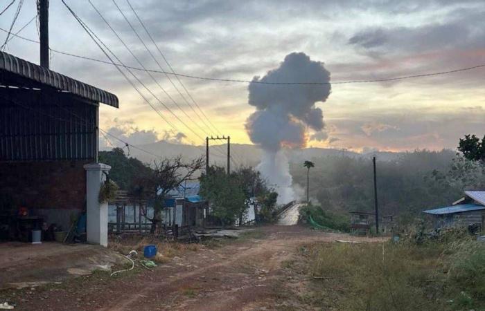 تايلاند
      تعلن
      حظر
      التجول
      في
      إقليم
      حدودي
      بعد
      اتساع
      رقعة
      القتال
      مع
      كمبوديا