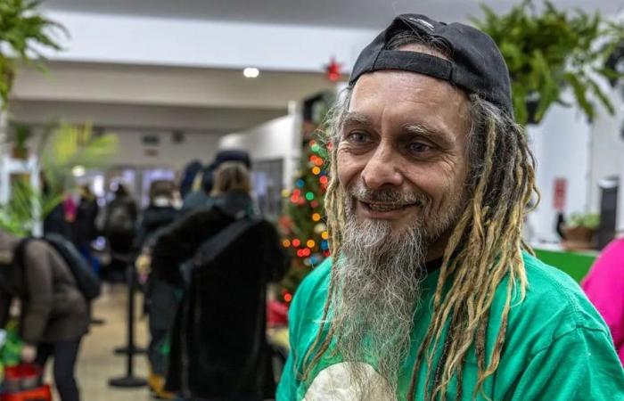 Food
      banks
      are
      stretched
      thin
      and
      pantries
      depleted
      as
      more
      Montrealers
      seek
      help