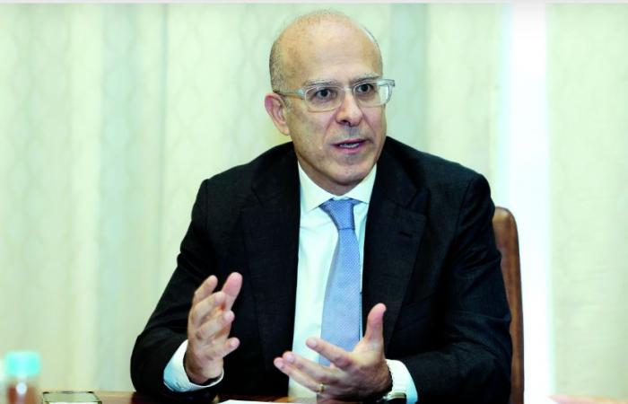 وزير لبناني يوضح لـ الشرق: ماذا ستفعل الحكومة في ملف إعادة الودائع بالبنوك ؟