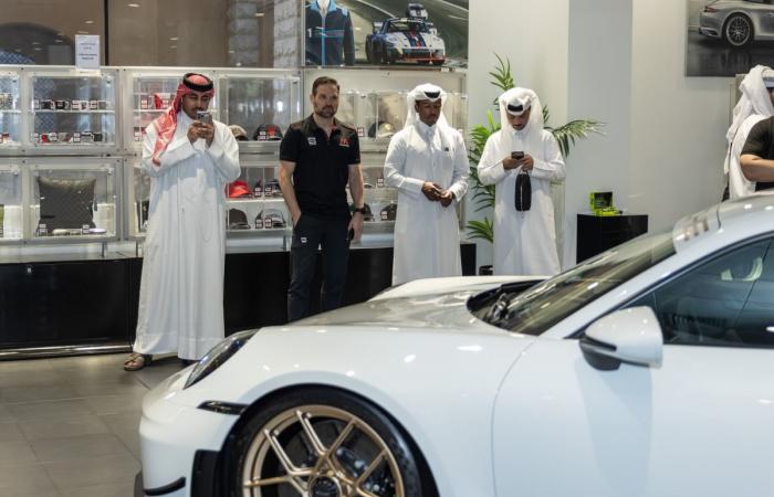 مركز بورشه الدوحة يكشف عن الحزمة الهوائية Manthey Kit الخاصة بسيارة 911 GT3