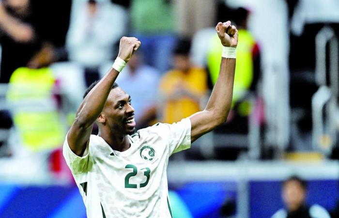 الحذاء الذهبي يشعل الصراع بمونديال العرب