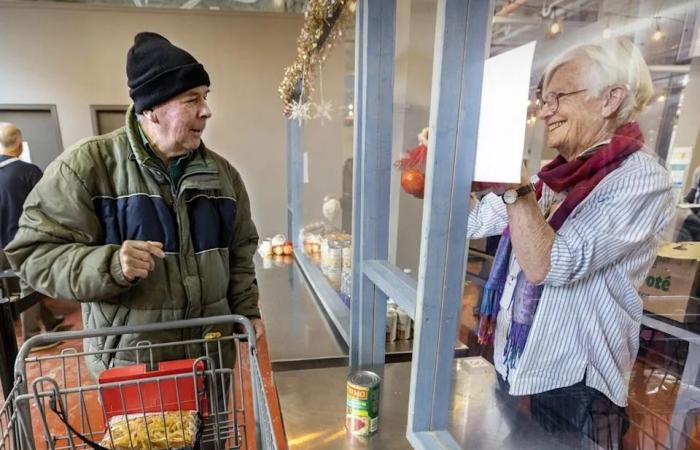 Food
      banks
      are
      stretched
      thin
      and
      pantries
      depleted
      as
      more
      Montrealers
      seek
      help