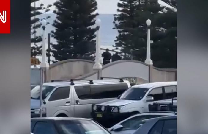 متابعة: ذعر وفوضى.. مسلحان بملابس سوداء يطلقان النار باتجاه رواد شاطئ في أستراليا