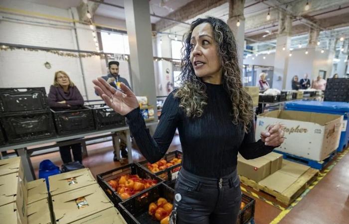 Food
      banks
      are
      stretched
      thin
      and
      pantries
      depleted
      as
      more
      Montrealers
      seek
      help