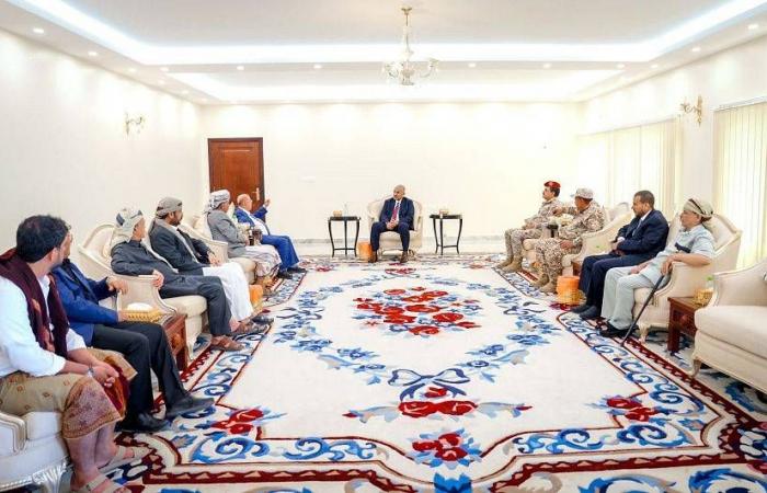 حراك
      يمني
      لاحتواء
      التوتر
      في
      الشرق
      وتعزيز
      التوافق
      السياسي
      والأمني