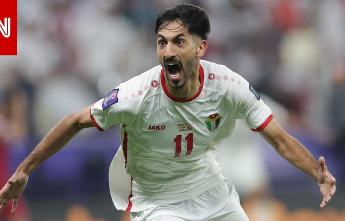 متابعة: تصرف لافت من لاعبي منتخب الأردن تجاه يزن النعيمات خلال مباراة السعودية