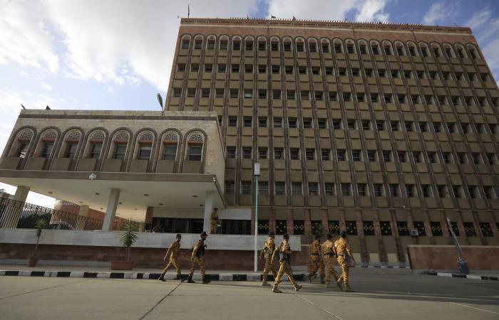 شبح
      الإفلاس
      يلاحق
      شركات
      الصرافة
      في
      مناطق
      سيطرة
      الحوثيين