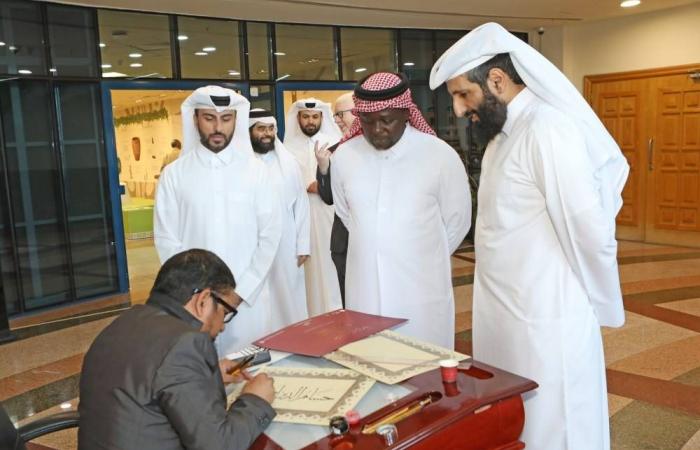 الإشادة بجهود مركز بن زيد