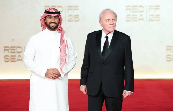 فيونوالا
      هاليغان:
      نجوم
      عالميون
      معجبون
      بدعم
      «البحر
      الأحمر»
      لصناع
      الأفلام