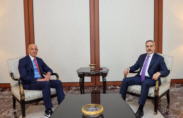 فيدان
      وبرّاك
      بحثا
      دمج
      «قسد»
      بالجيش
      السوري...
      وإردوغان
      حذر
      من
      انتهاكات
      إسرائيل