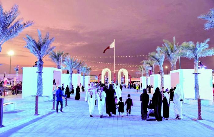 الجماهير تقضي أجمل الأوقات في درب الساعي مع زخات المطر