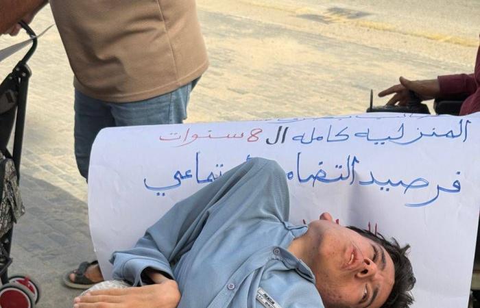 مرضى
      «الضمور»
      للتظاهر
      ضد
      «الوحدة»
      الليبية