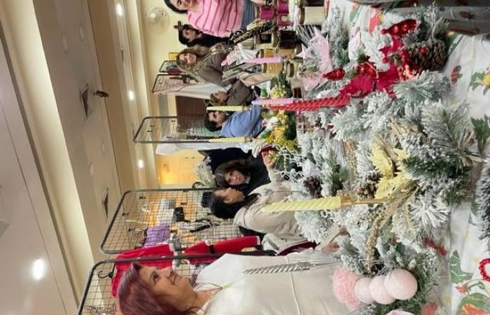 إنارة
      شجرة
      الميلاد
      بسوريا
      في
      مواجهة
      شبح
      الإرهاب
      والوضع
      الاقتصادي