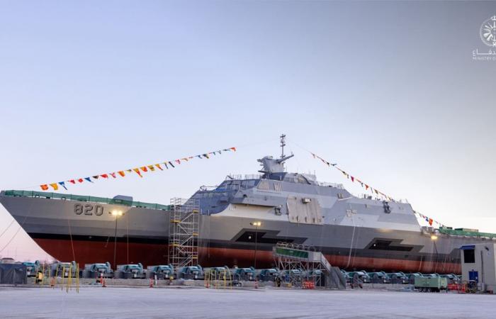 السعودية تعوِّم أولى سفنها القتالية باسم "جلالة الملك سعود" ضمن مشروع "طويق"