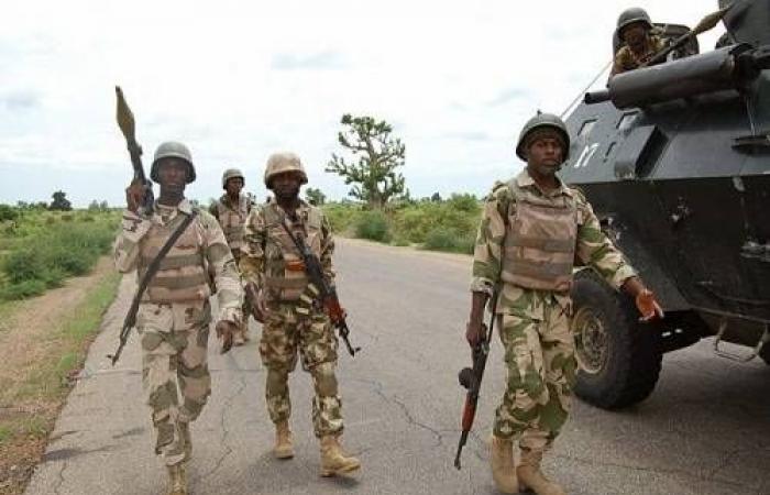 مسلحون
      يختطفون
      13
      مصلياً
      في
      هجوم
      على
      كنيسة
      بوسط
      نيجيريا